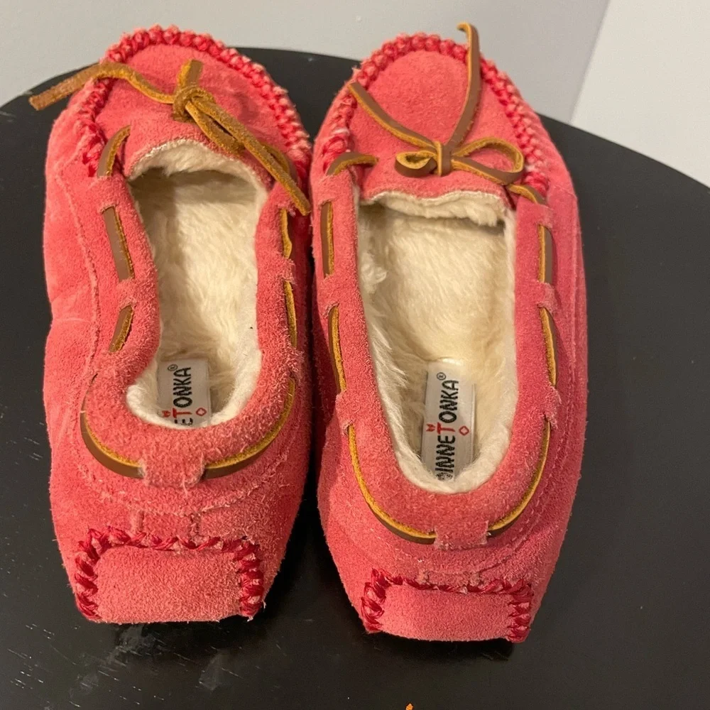 Minnetonka Pink Suede Moccasins with fleece lining size 2